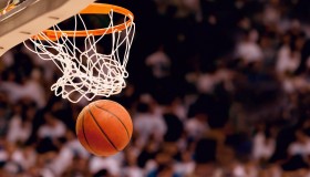 亚博体育-阿扎伦卡70分钟激战险胜澳大利亚新星宁，巅峰对决惊险取胜！